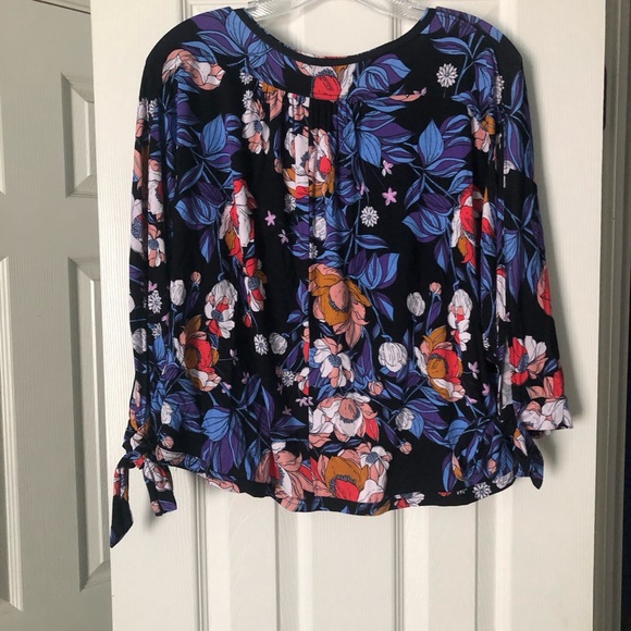 Free People Keepin’ On Floral Jersey Slouchy Top‎ XS Twisted Front Tie Sleeves - Picture 7 of 9